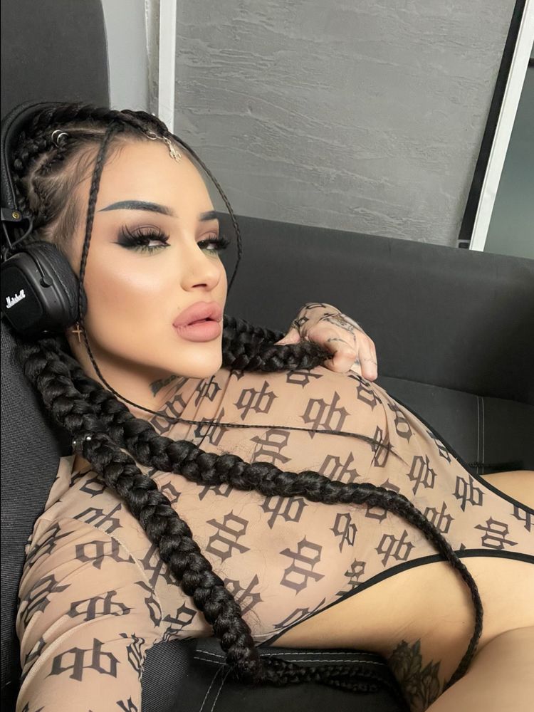 B E L L A 🖤 AMOUR