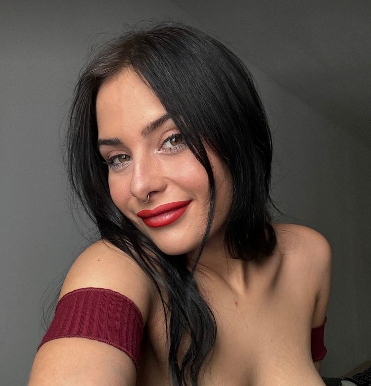 mariawars OnlyFans Free Trial Profile, Earnings, Stats, Socials