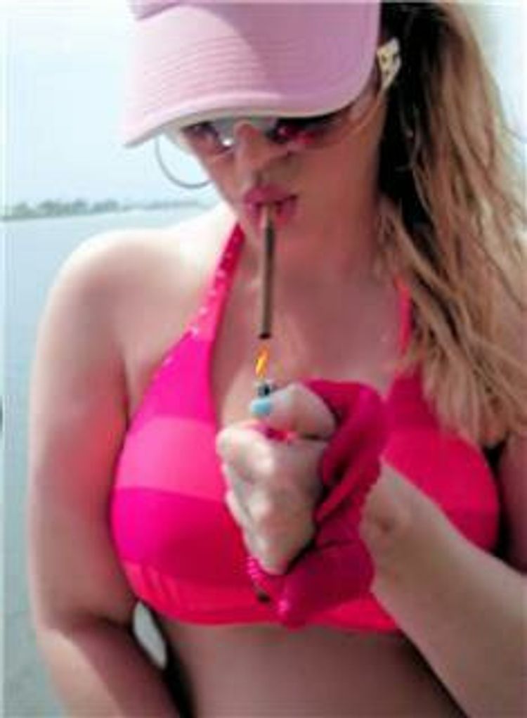 SMOKING SESSIONS WITH THE CAKE LADY